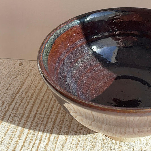 black bowl detail